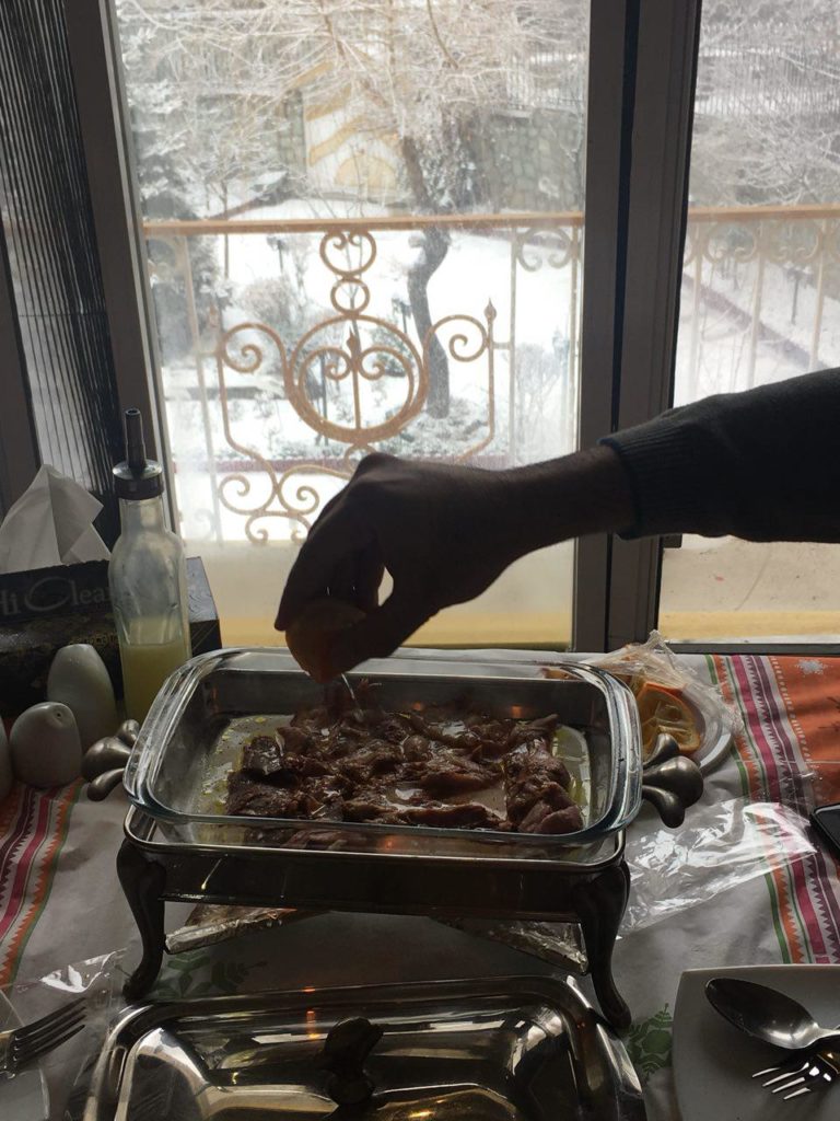 خوردن کله پاچه به به ??