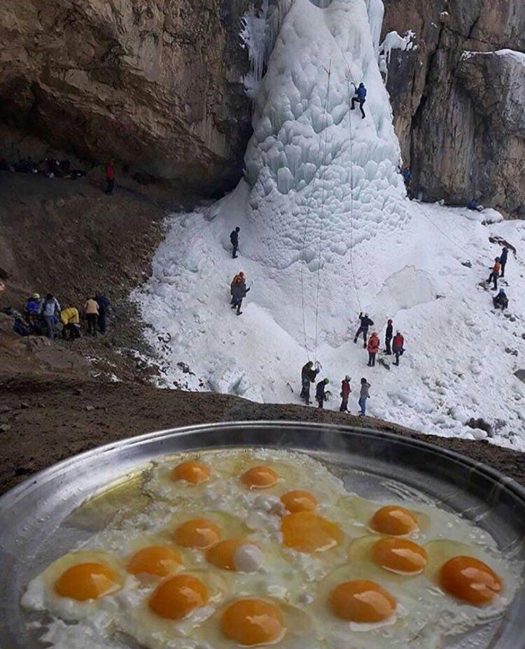 کوه نوردی و خوردن نیمروی داغ